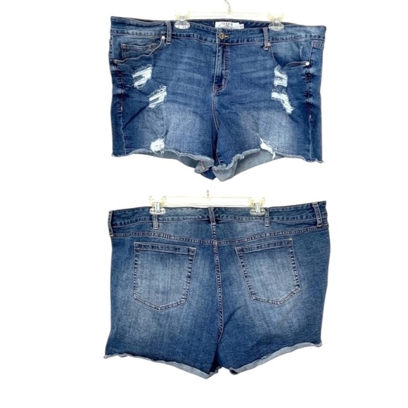 SZ 26 – Torrid Light-Med Wash Distressed Short - Picture 1 of 11